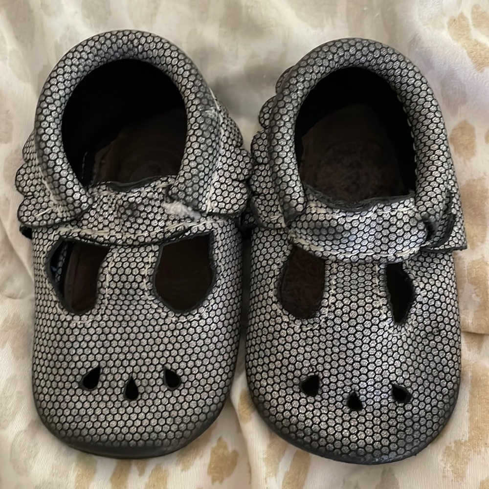 Sliver black hard sole freshly picked moccasins
